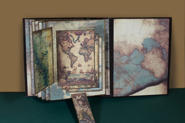 Álbum scrapbooking con tema "Mapas".