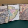 Álbum scrapbooking con tema "Mapas".