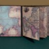 Álbum scrapbooking con tema "Mapas".