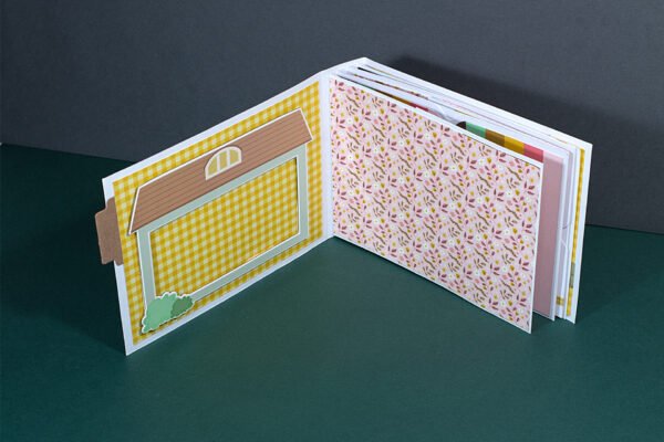 Álbum scrapbooking con temática "familia y hogar"
