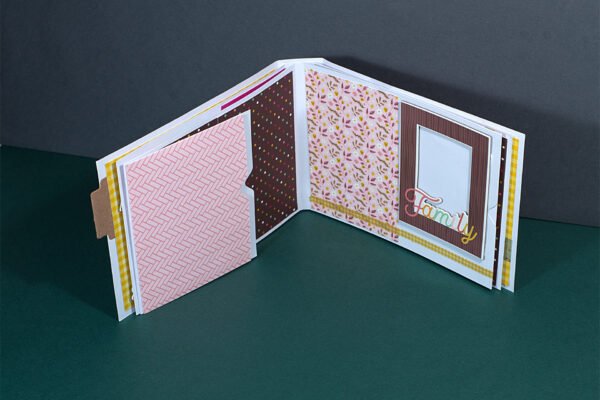 Álbum scrapbooking con temática "familia y hogar"