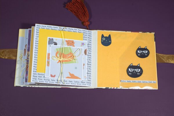 Scrapbook de gatitos en diferentes idiomas