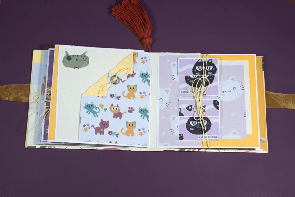 Scrapbook de gatitos en diferentes idiomas