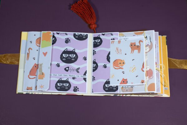 Scrapbook de gatitos en diferentes idiomas