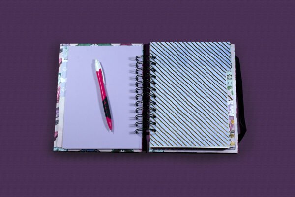 _DSC7392 Libreta personalizada "Mariposas y flores"