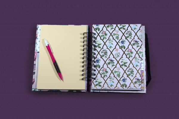 _DSC7395 Libreta personalizada "Mariposas y flores"