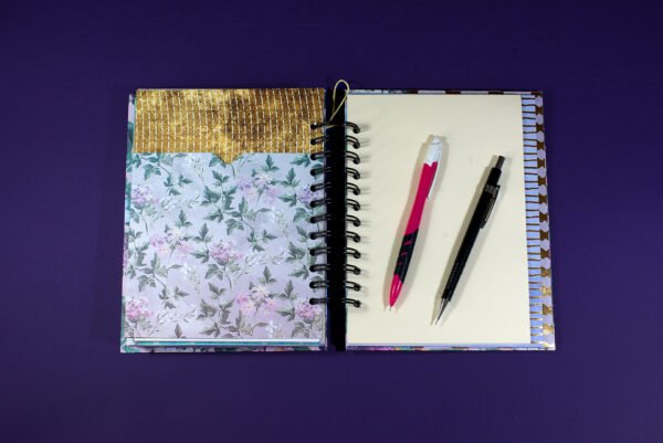 Libreta personalizada "Flores y tapices"