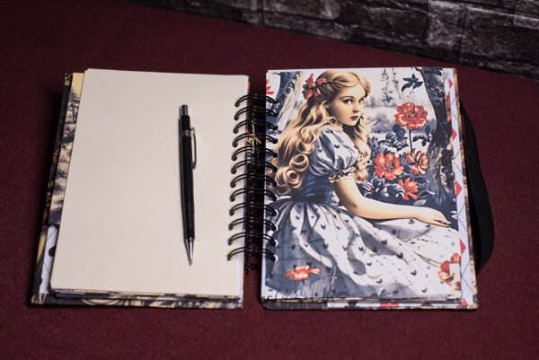 _DSC7820 copia Libreta personalizada "Alicia en el país de las maravillas"